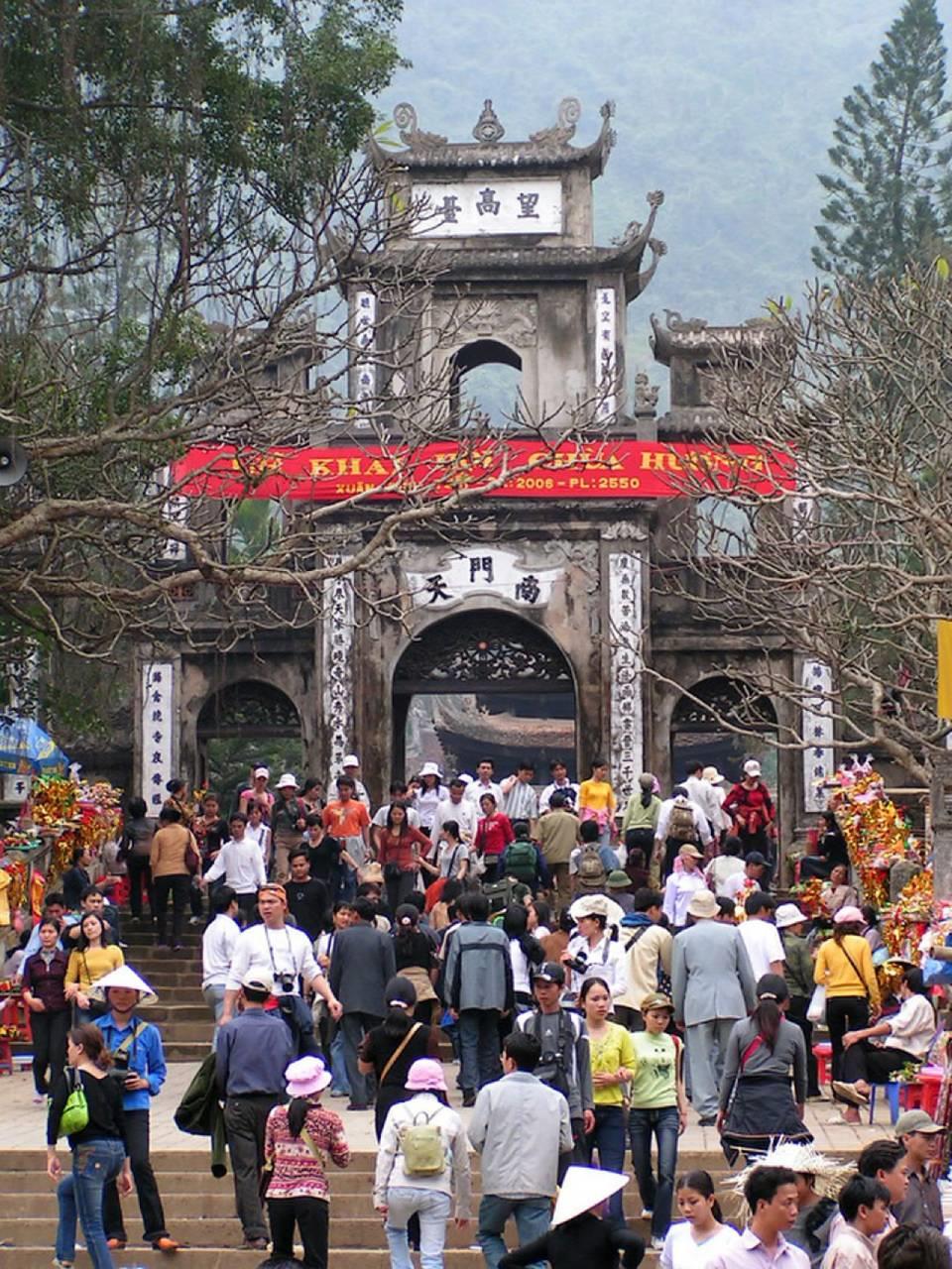 Thông tin giá vé tham quan chùa Hương